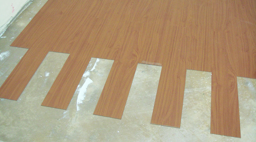 铺贴PVC地板 铺贴PVC地板