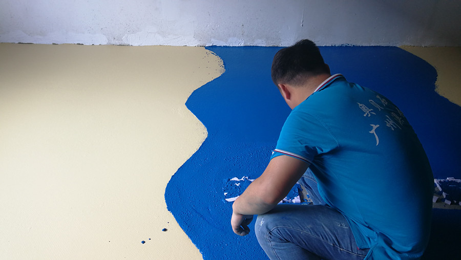 用无机磨石对文字图案进行摊铺处理