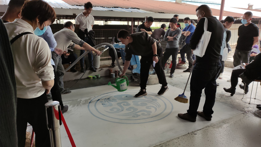 学员进行研磨修补实操