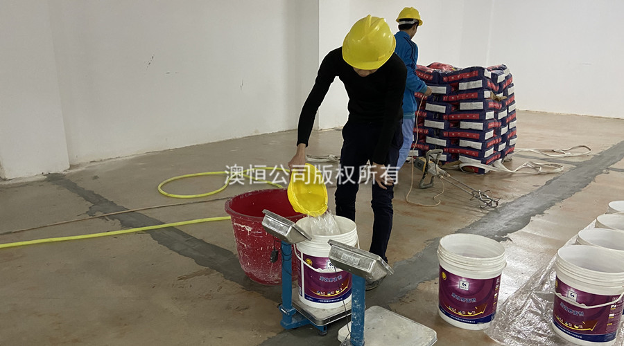 (十六)精确兑水的重要性_彩色面层自流平水泥的材料与施工 (十六)精确兑水的重要性_彩色面层自流平水泥的材料与施工