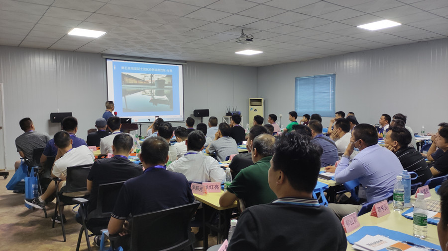 美石龚总为大家讲解理论知识