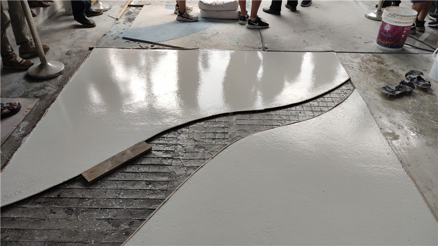 摊铺好的无机磨石样板