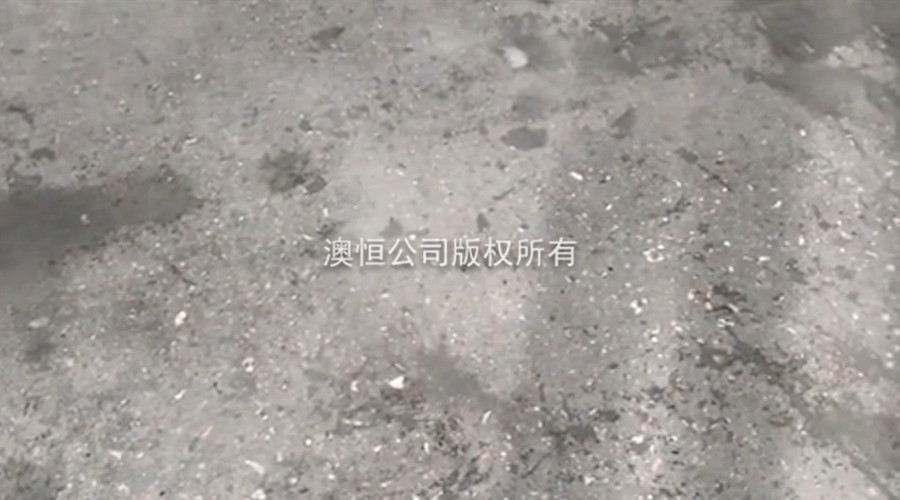 最终获得可承重50吨、平整、坚硬、耐磨、不起尘的理想地面