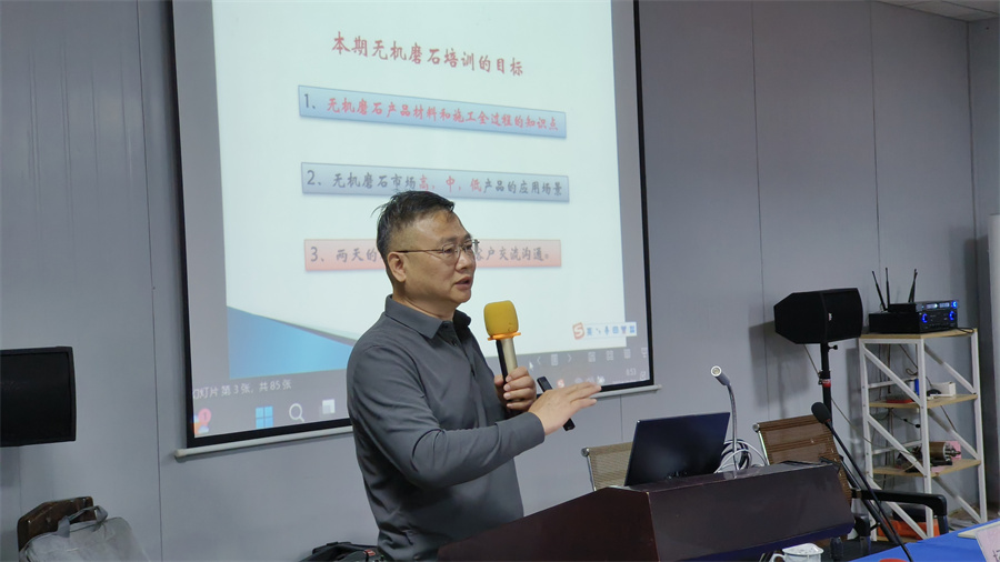 澳恒杨总为大家讲解理论知识