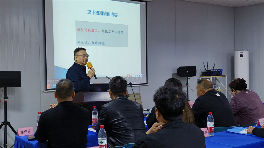 澳恒杨总为大家讲解理论知识