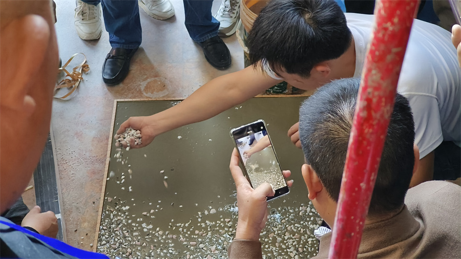 升级版水磨石摊铺