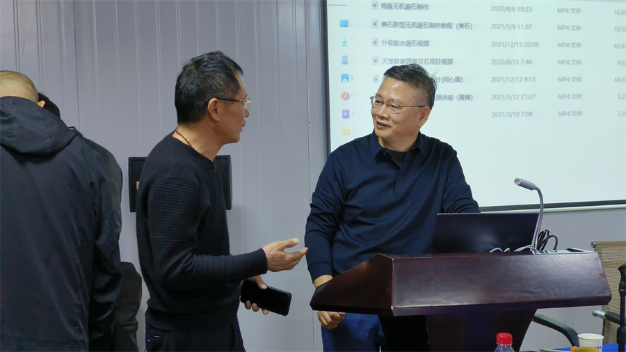 学员与老师交流互动